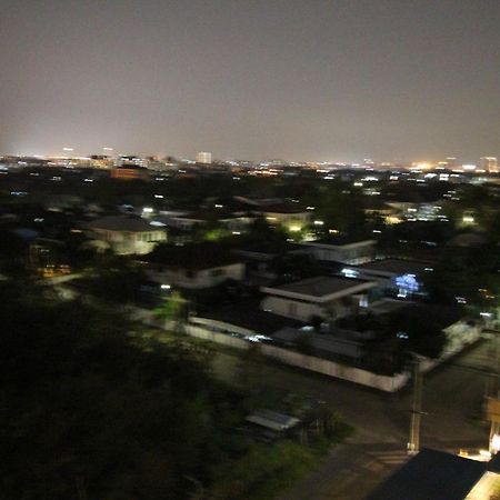Lee Place Phatthanakan Condo Banguecoque Exterior foto