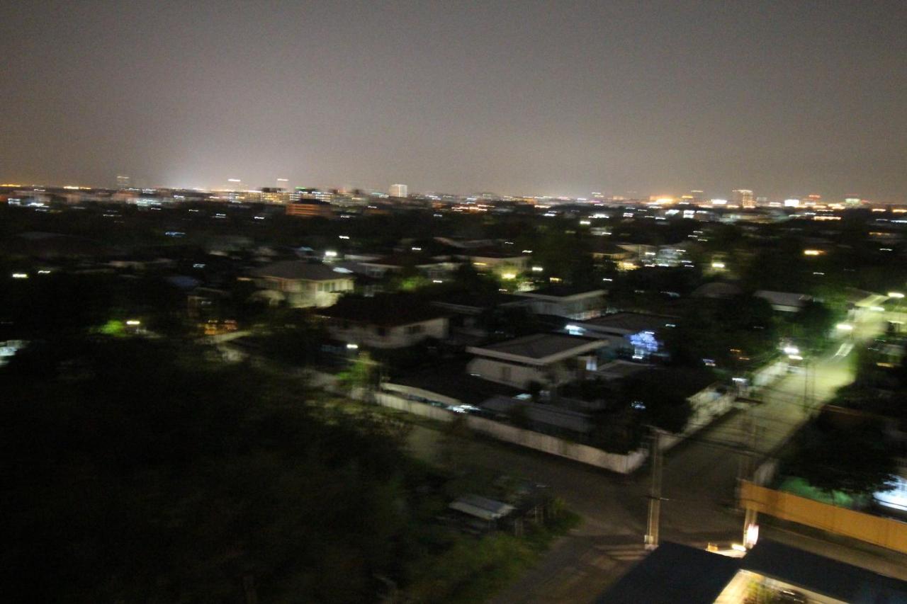 Lee Place Phatthanakan Condo Banguecoque Exterior foto